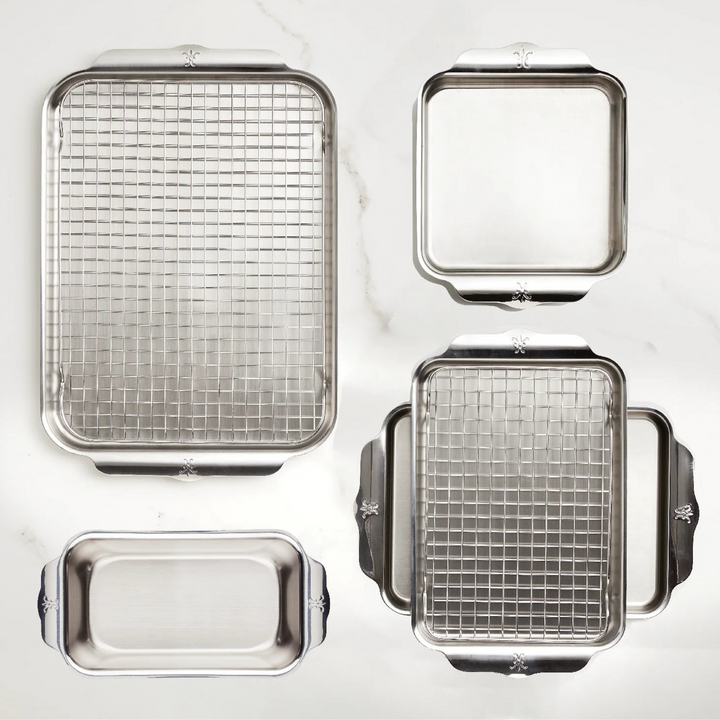 The Hestan OvenBond Tri-ply Gourmet Essentials Stainless Steel 7-piece Set includes baking sheets of various sizes with raised edges, plus wire cooling racks—an essential bakeware collection for any kitchen.